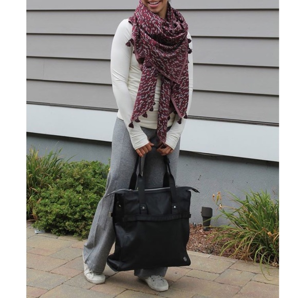 🛑 {SOLD} Lululemon Sun To Moon Scarf - Picture 3 of 6